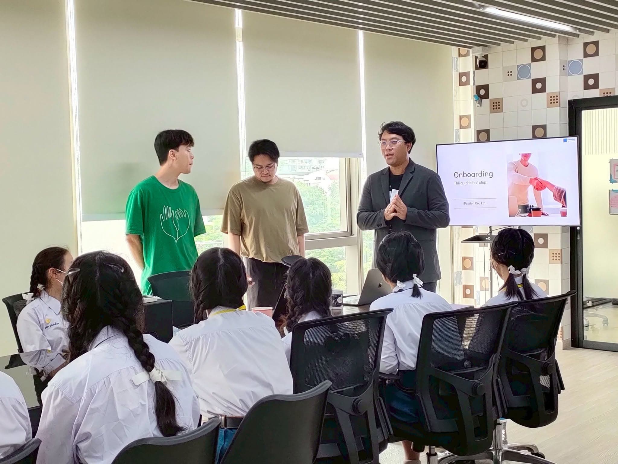 Inspiring Future Tech Leaders: iPassion Welcomes Students and Teachers from Assumption Convent School